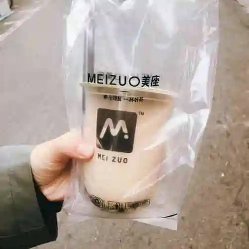 美座古法黑糖奶茶-"买了一杯黑糖珍珠奶茶,杯子拿在手里热乎乎.