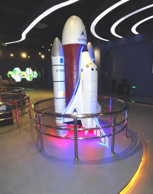 科技馆展品比臂力航天飞机