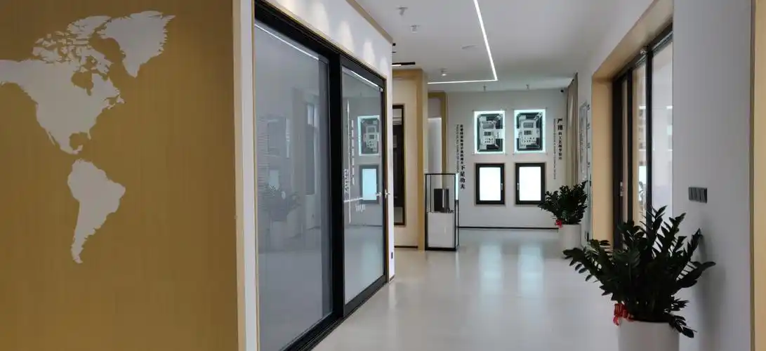系统门窗落地样板展厅参观