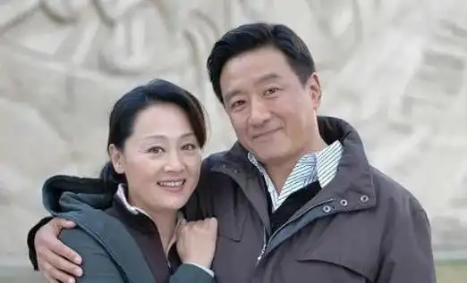 王姬:28岁嫁初恋,恩爱三十年生两子,幸福背后有心酸和悔恨