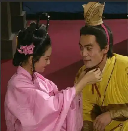 当年拍《三国演义》,陈红直接坐到张光北的腿上,光北:你别这样|吕布