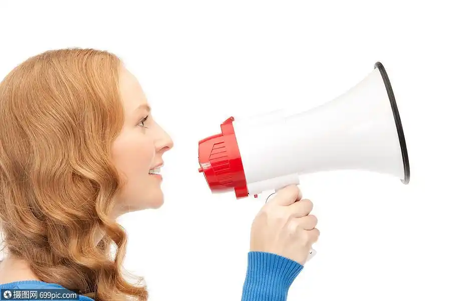 白色xa上扩音器的女人的照片大声的讲话