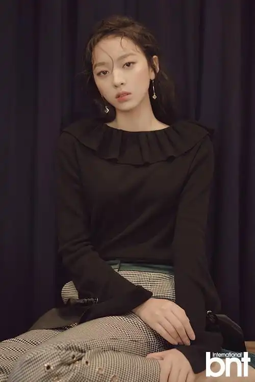 韩国女艺人李秀敏最新杂志写真曝光