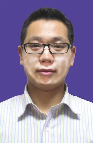 求ps大神帮忙把照片改成1寸 和2寸的 蓝底背景 脸上的阴影去掉.