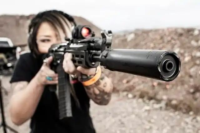 枪械消音器看似简单实则比较有讲究的武器附件