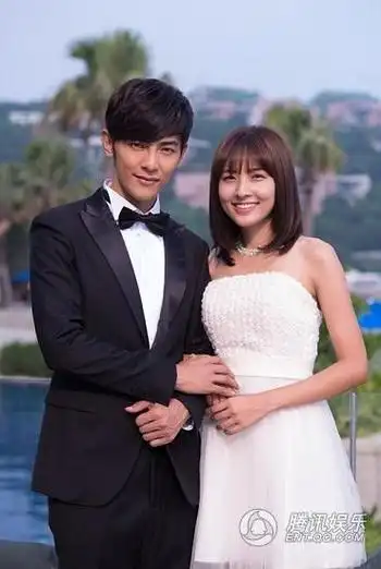 组图:《寻找北极光》 曝郑罗茜汪东城婚纱照