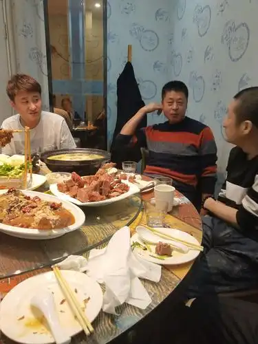 餐厅聚餐来验证.-看家乡外甥外甥姑爷来鹤城探望与家人共餐之场景.