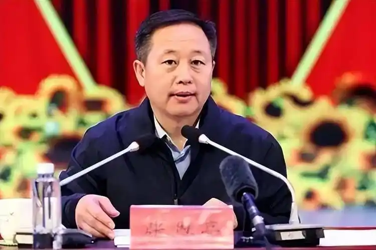 梁成_鹤岗市_工作