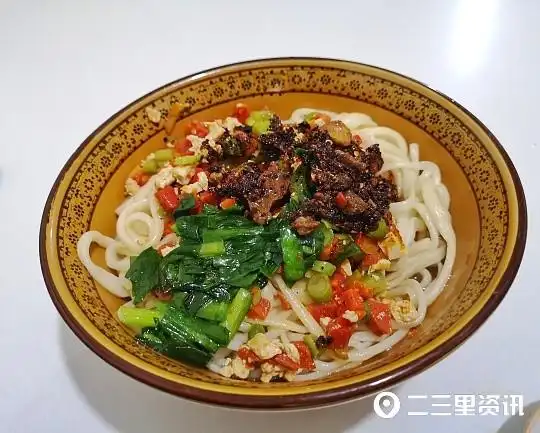 快来咥碗辣香爽口,筋而不硬的西府削筋面_腾讯新闻