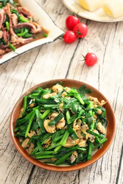 任何调料都不必加却无比鲜美的韭菜炒蚬肉