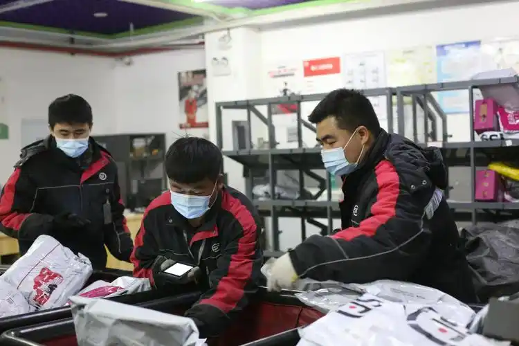 快递企业首家顺丰又给快递员发5亿元大礼包