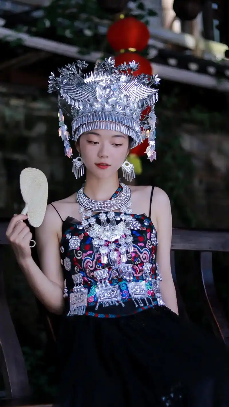 美女返场#美女 #苗族写真 苗族服饰写真 #分享照片 能猜到 - 抖音