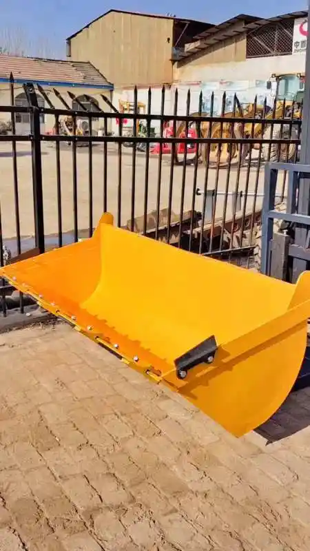 5吨四驱越野叉车加装叉车铲斗