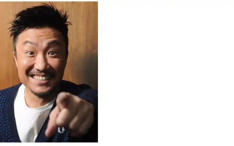 郑中基在2021年最新线上演唱会上演唱《无赖》麦克风故障版_哔哩哔哩