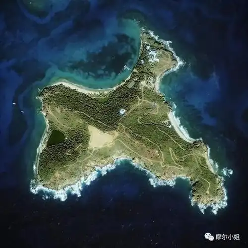 所以说,加勒比不仅有海盗,还有"萝莉岛",有的人称它为"欢乐岛",也有的