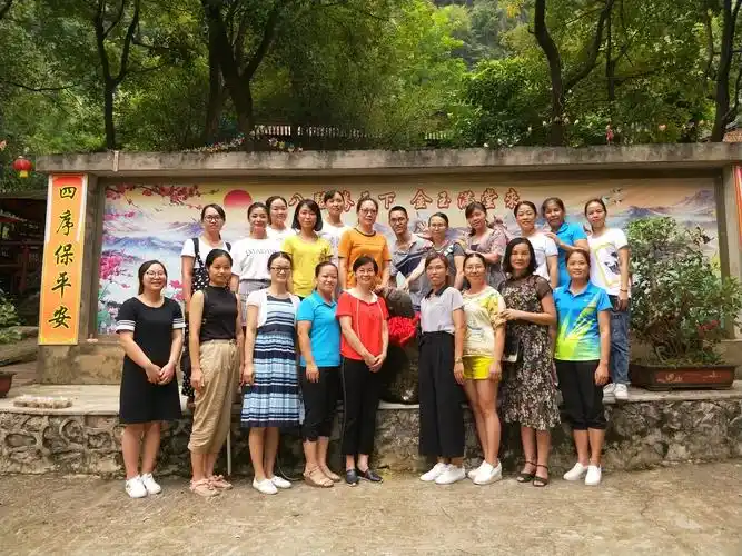 区六小"第34个教师节"活动合影