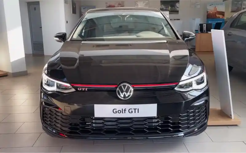 2021新款大众高尔夫8 gti首款外观-内饰(深黑色perlefect)