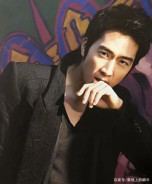 40多岁的宋承宪,褪去昔日的青涩,越活越有男人的味道