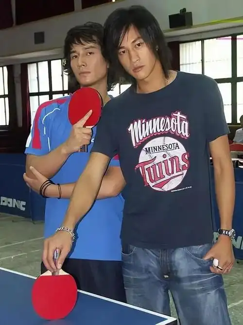 回顾何润东曾三次表白孙俪被拒41岁迎娶柜姐无子也幸福