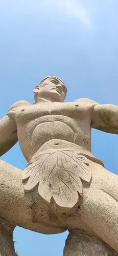 盘古开天辟地石头雕像