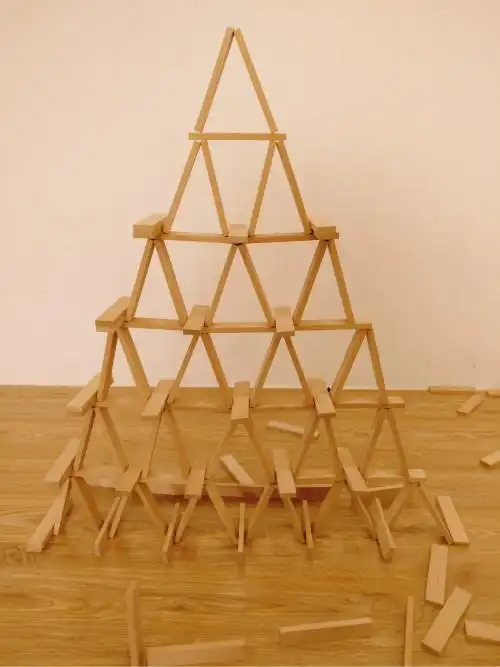 别看这些小木片,能做什么呢?难道就是简单的搭积木吗?