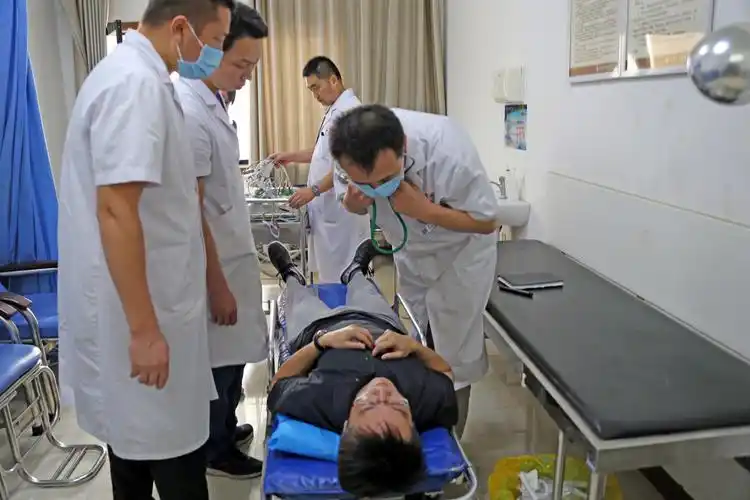 大荔县中医医院举行孕产妇失血性休克,新生儿急救和急诊科重症室突然