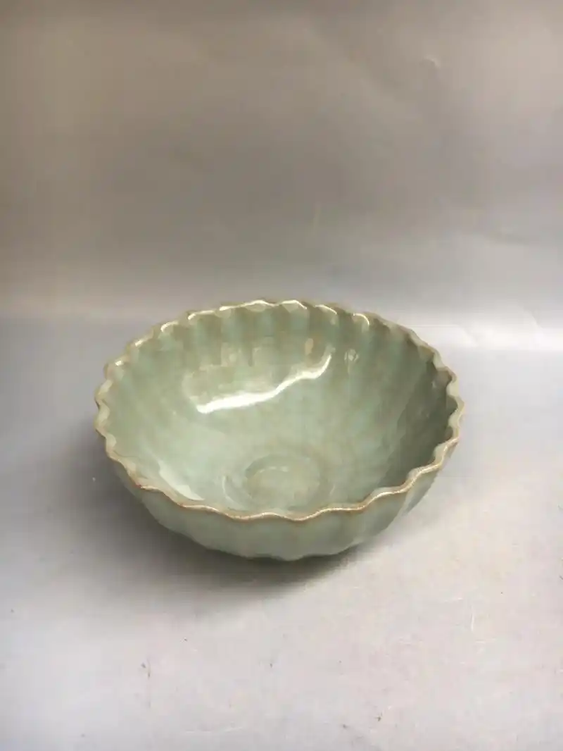 让文物抖起来 #传承文化 宋代龙泉窑花口碗050505 - 抖音