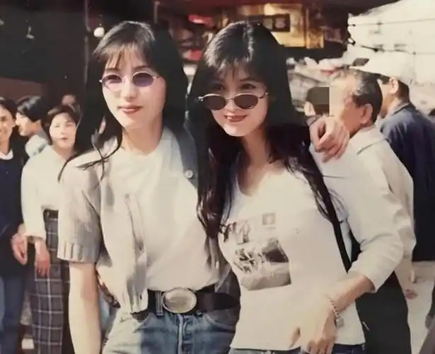 不过这并不影响他对陈韵晴的好感,古巨基对这位比她大四岁的姐姐一见