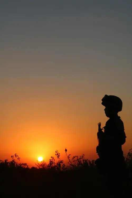 中秋节兵哥哥的这组剪影看哭了