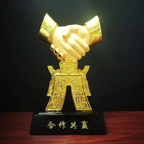 握手合作共赢摆件商会协会企业乔迁庆典纪念摆件
