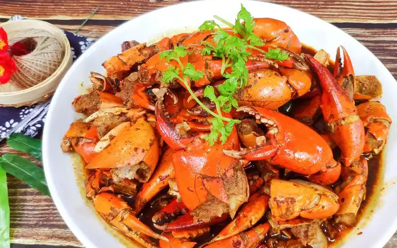 刘一手做的香辣膏蟹钳,又简单又香辣,让人光看着都流口水!