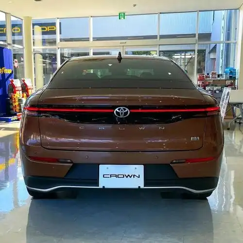 第16代丰田皇冠"重磅"来袭,颜值大涨,内饰更惊艳,要卖40万?