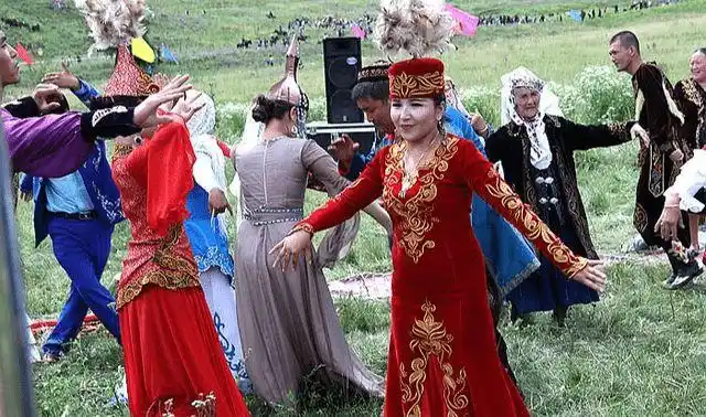 哈萨克族的婚礼舞蹈是一种身体符号的仪式性表达有助于情感互动