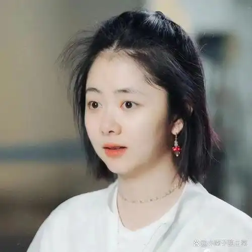 娱乐圈美女如云,五官和脸型都是绝美.