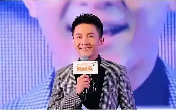 边策:26岁成央视主持人,32岁却从8楼坠楼身亡,成母亲余生之痛