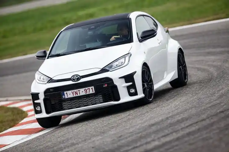 丰田gryaris雅力士三缸的运动小钢炮小有小的火辣