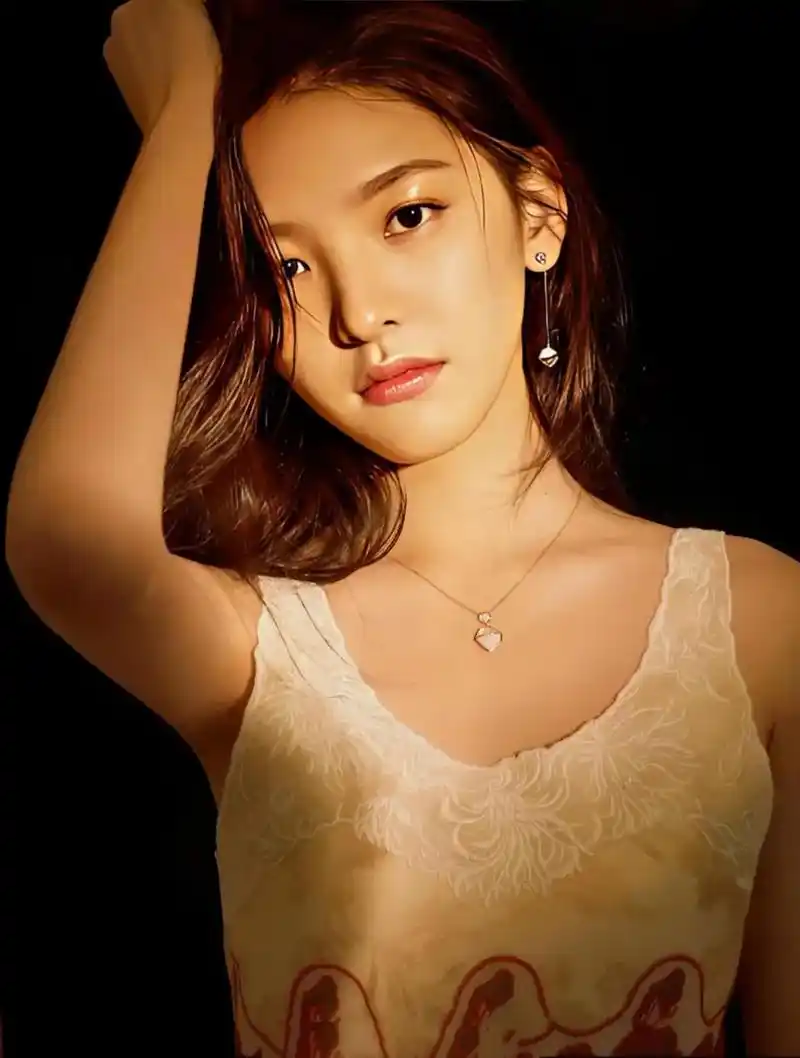 明星壁纸分享—章若楠