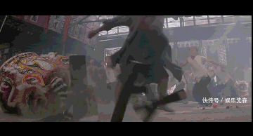 指导尚格云顿,实力功夫鬼脚七最佩服成龙,却也因为成龙最感遗憾