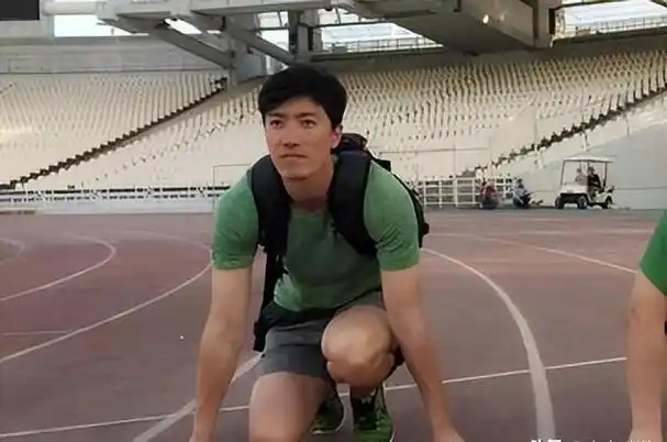 尽管刘翔曾被认为身高有限,难以在跳高领域取得突破,但他依然展现出了