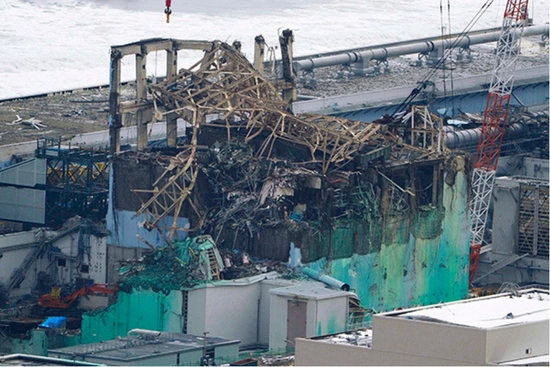 2012年3月11日,核泄漏事故一周年后的日本福岛第一核电站三号反应堆.