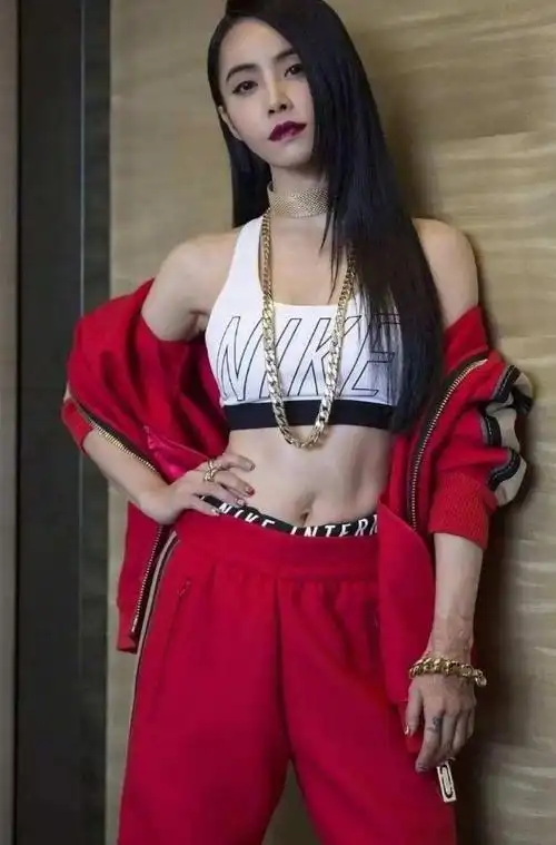 女明星马甲线大赏袁姗姗肌肉惊人宋茜刘雯完美线条