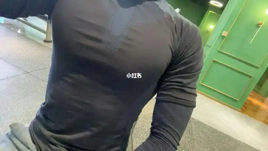 破两百粉丝发最新腹肌照有人鱼线了