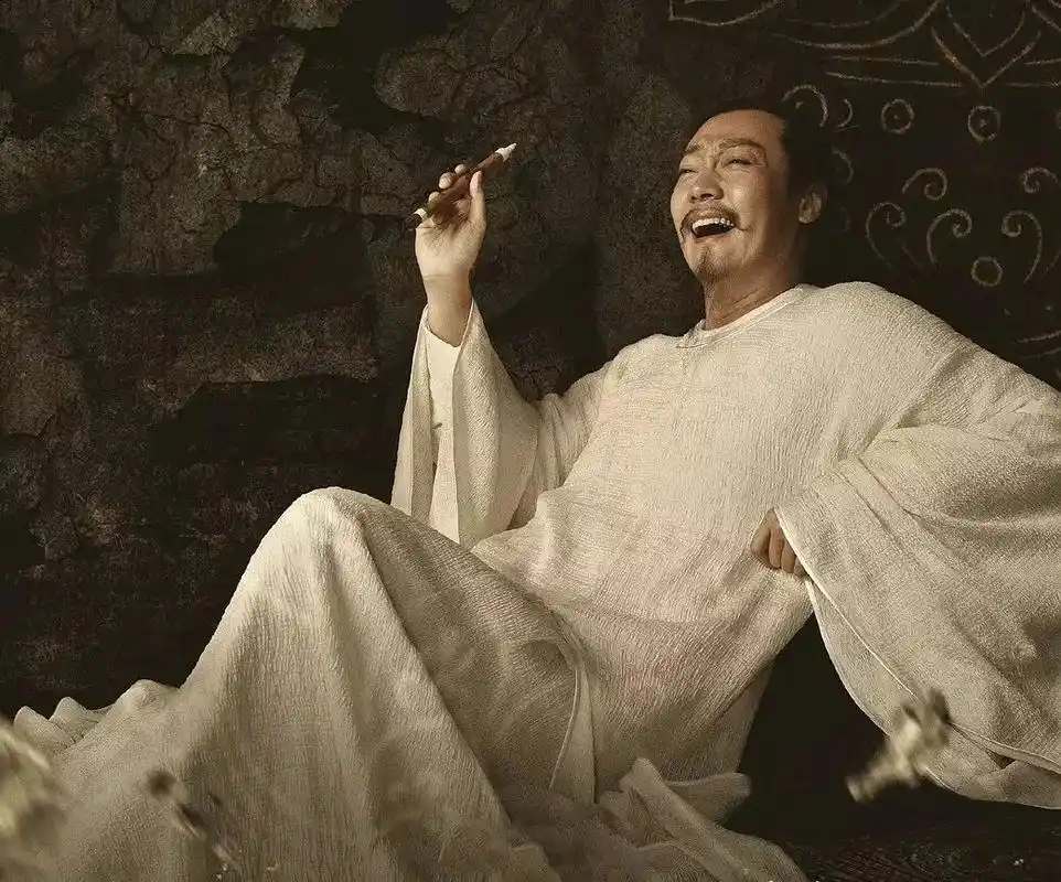 《妖猫传》里的诗仙李白从屏幕中来到苏艺舞台,为你演出!