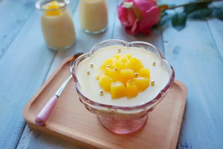 酸甜可口的港式芒果布丁只需8步即可搞定