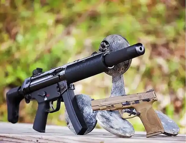 光是枪口噪音低于70分贝的优势德国的这款冲锋枪想不出名都困难