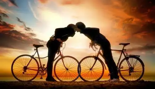 对你朝思暮想的男孩子,与你久别重逢后,多留意他的反应