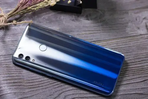 光照下的跳跃精灵!荣耀10青春版实拍图赏