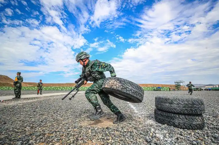 武警新疆总队特战侦察比武全程融入实战背景组图