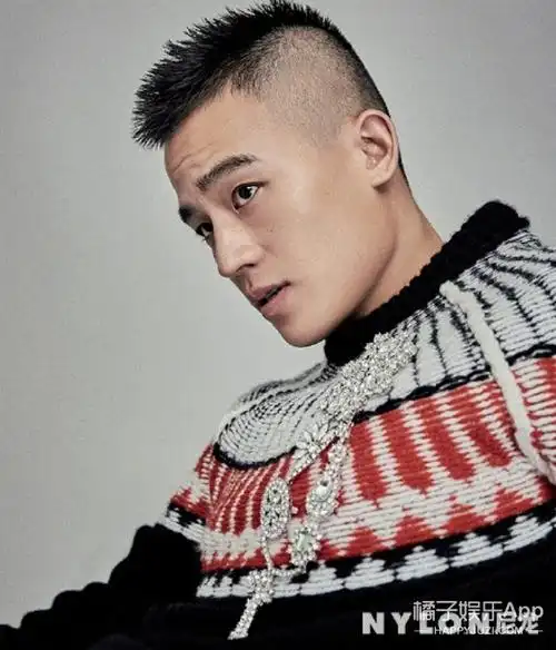 铁血真汉子欧豪,解锁新造型拍大片啦!