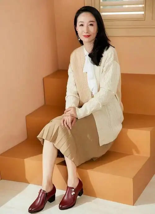 女人过了40岁,秋冬季穿鞋要记住这"3穿3不穿",优雅得体更舒适